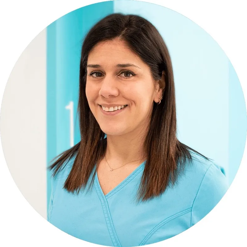 Profesional del equipo de la Clínica Vargas Ridao con uniforme sanitario